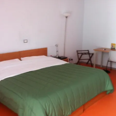 מלון Villaggio Olympic Centre 3*